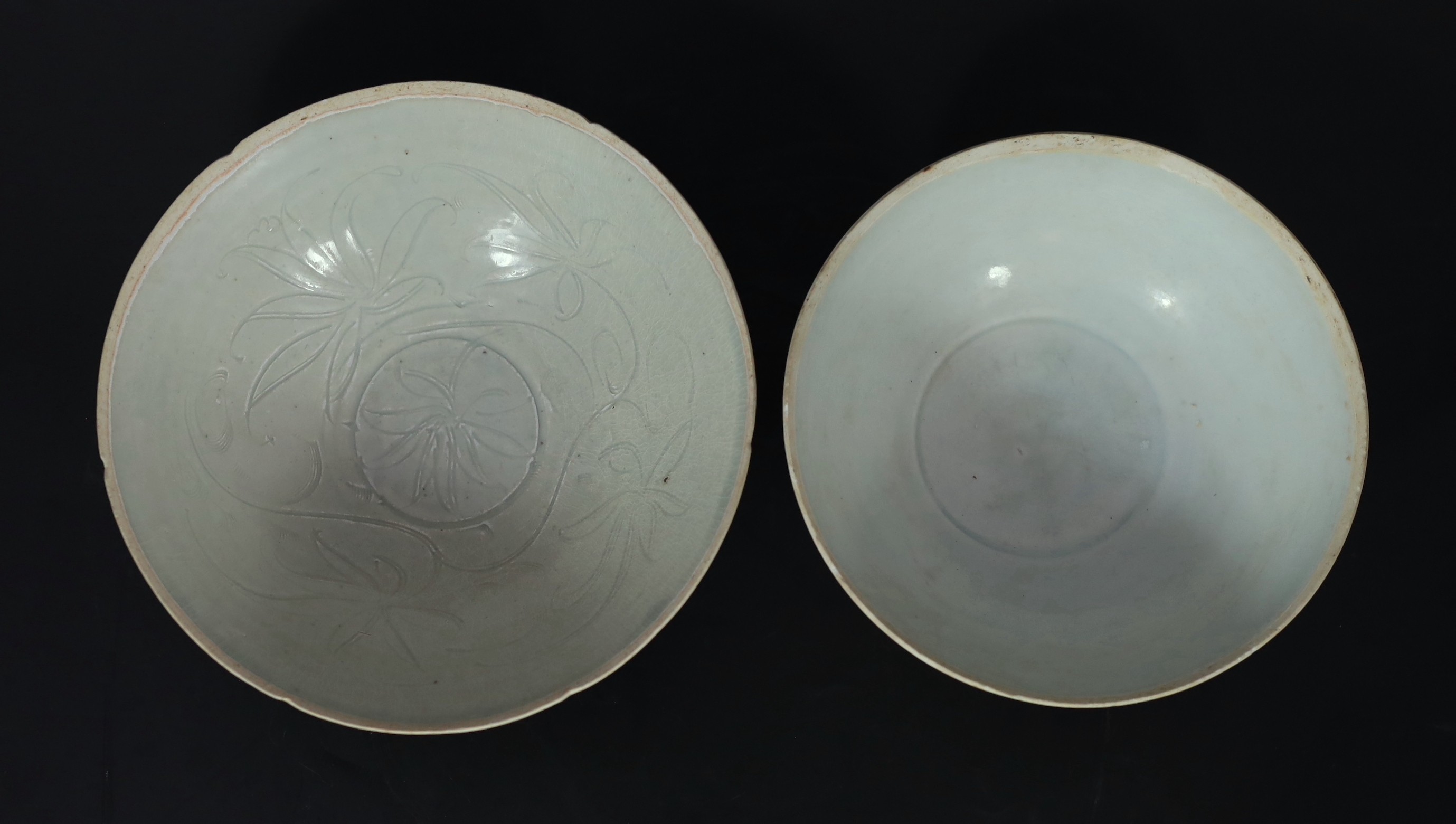 Two Chinese Qingbai bowls, Song dynasty, 19. 5 cm and 17 cm diameter